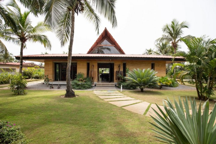 Planète - Afrique: En Côte d’Ivoire, la bio-architecture, solution face au tout-béton ?