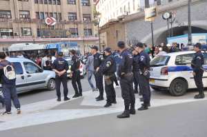 الجزائر تعيش حالة طوارئ غير معلنة