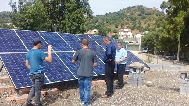 Algérie - POUR RÉDUIRE LA FACTURE DE L’ÉNERGIE DES COMMUNES DE RELIZANE: 76 écoles primaires dotées du solaire