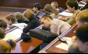 طالب في جامعة كولومبيا نام في محاضرة الرياضيات ، وبعدها نهض على صوت الطلبة لما انتهت المحاضرة ..