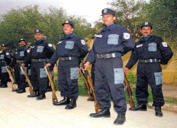 انفجار 3 قنابل أمام ثكنة للحرس البلدي بتادمايت بتيزي وزو                                    فيما تم إبطال مفعول ثلاثة أخرى