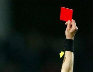 حكم انجليزي طرد 5 لاعبين بعد نهاية المباراة صدق او لا تصدق