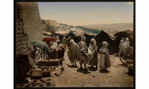 Scène devant une porte de la ville. Constantine