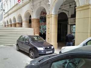 Alger - Place des martyrs, Bab Azzoun, front de mer…: Les piliers d’immeubles enfin restaurés