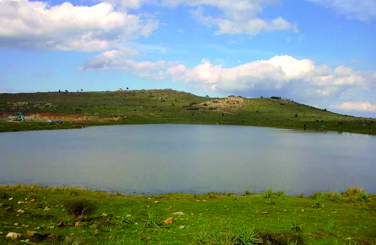 Tibane (Béjaïa) - Le lac Aguelmim Iker souillé par les déchets