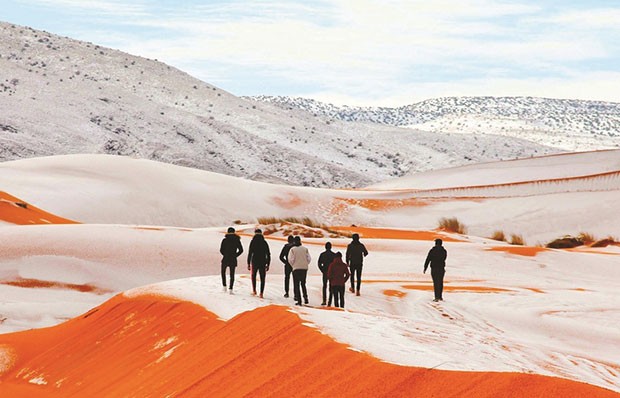 Aïn-Sefra (Naâma) - LA BAISSE DES TEMPÉRATURES A TOUCHÉ LE DÉSERT DU SAHARA: Les dunes recouvertes de neige