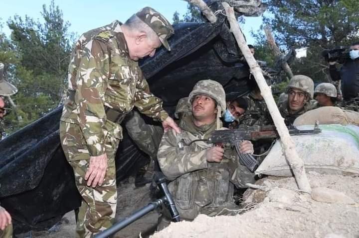 السيد الفريق سعيد شنقريحة يقوم بزيارة وحدة مكافحة الارهاب بمسلمون تيبازة