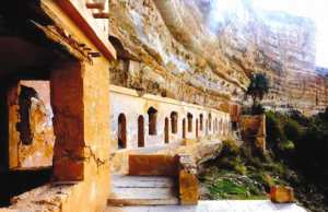 Ghassira (Batna) - LA MINISTRE DE LA CULTURE ET DES ARTS À BATNA: «Nous oeuvrerons à transformer le site de Ghoufi en parc culturel»