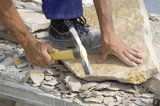 T'kout (Batna) - LA SILICOSE A FAIT 205 MORTS PARMI LES TAILLEURS DE PIERRE : LE MÉTIER MORTIFÈRE