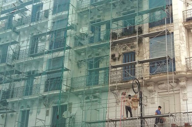 Tiaret - RÉNOVATION DES IMMEUBLES DU CENTRE-VILLE: La sécurité des ouvriers sur les chantiers soulevée