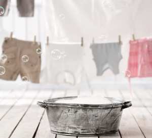 Tissu, cuir, bois : Retirer une tache de javel ?