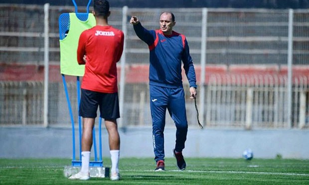 Alger (Football) - MOUNIR ZEGHDOUD, ENTRAÎNEUR DE L’USM ALGER: C’est difficile de remonter la pente, mais on y arrivera