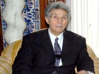 Funérailles de Ben Bella vendredi au cimetière d'El Alia , le chef de l'Etat décrète un deuil national de huit jours