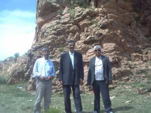 نزهزة مع الاصدقاء في الطبيعة.