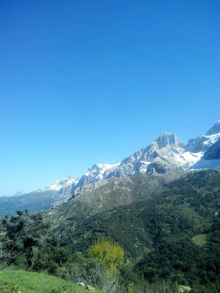 ASRAFIL VILLAGE de la commune d'Amalou EN RUINE DANS L' OUBLIETTE