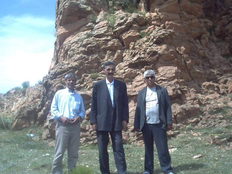 نزهزة مع الاصدقاء في الطبيعة.