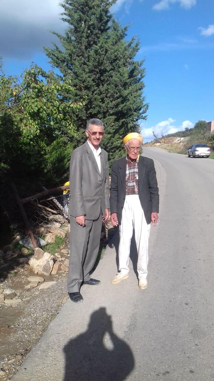 مع ابن الشهيد عريف حسين صديق بن بولعيد الذي فر معه من سجن الكدية الشيخ محمد بن حسين.