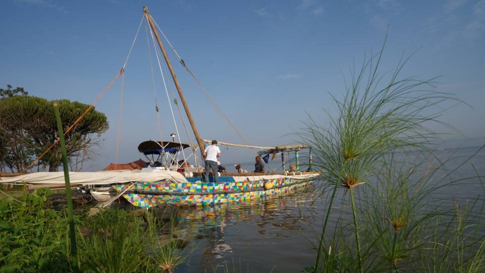 Planète - Afrique: Flipflopi, le bateau en plastique recyclé en expédition sur le lac Victoria
