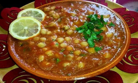 El Oued: la Doubara, un plat populaire très prisé en période estivale