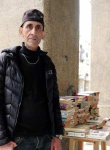 Skikda - Jalil Boudrouma. Unique bouquiniste de Skikda: «J’aime regarder les gens lire»