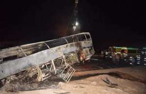 Planète (Afrique) - Egypte 20 personnes tuées dans une collision entre un bus et un camion