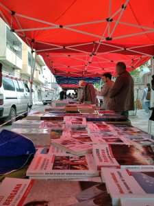 Tazmalt (Béjaïa) - Tazniqt n yedlisen «Un bain de foule» pour les livres