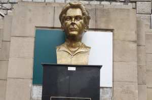 Alger - La sculpture à l’effigie de Maurice Audin fait réagir la famille du chahid: «Que le buste soit installé au centre de la place Audin et que la fresque soit visible»