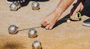 Tissemsilt - Les parties de pétanque attirent les foules