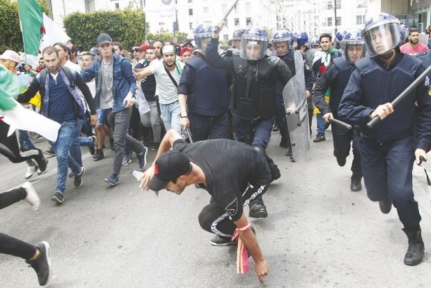 Algérie - DANS UNE DÉCLARATION SIGNÉE PAR DES CITOYENS ET ORGANISATIONS DE TOUS BORD: Le pouvoir appelé à cesser son 
