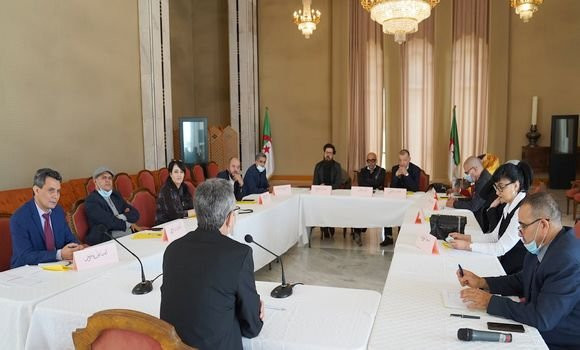 أزيد من 450 مترشحا لجائزة رئيس الجمهورية للمبدعين الشباب 