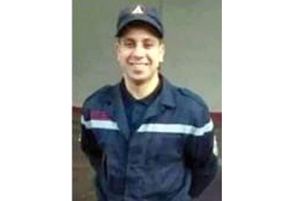 Annaba - IL EST MORT EN SAUVANT UNE FEMME ET SON BÉBÉ: Les hommes du feu rendent hommage à Youcef Araïssia