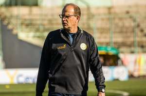 Tizi Ouzou (Football) - DENIS LAVAGNE, ENTRAÎNEUR DE LA JS KABYLIE: “NOUS RÊVONS DE DISPUTER LA FINALE AFRICAINE”