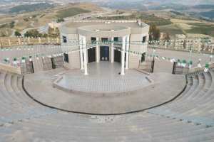 À l’occasion de la Journée internationale de l’enfance Inauguration d’un théâtre en plein air à Médéa.