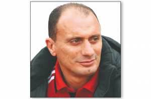 Alger (Football) - MOUNIR ZEGHDOUD, ENTRAÎNEUR DE L’USMA: “VOUS NE POUVEZ PAS OBTENIR UN PROJET DE JEU EN TROIS MOIS”