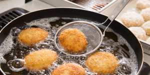 Huile de friture : Les précautions à prendre pour éviter les brûlures
