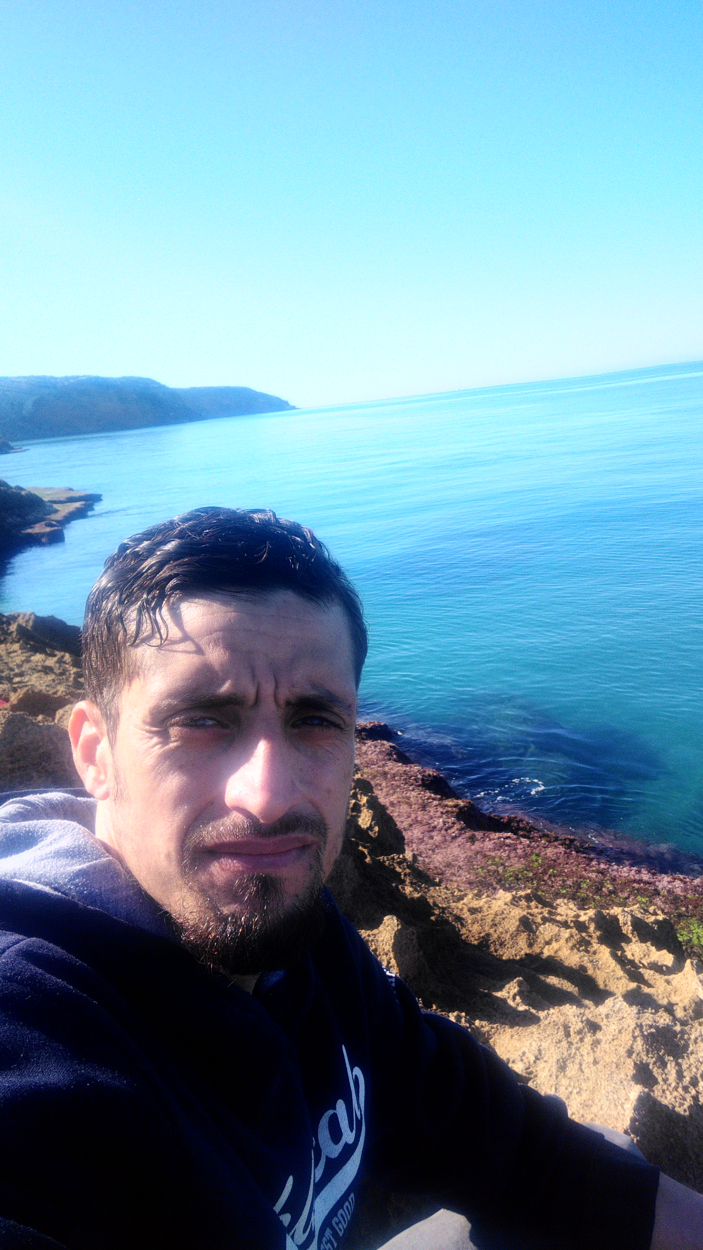 مؤلّف كتاب أمواج بحارة