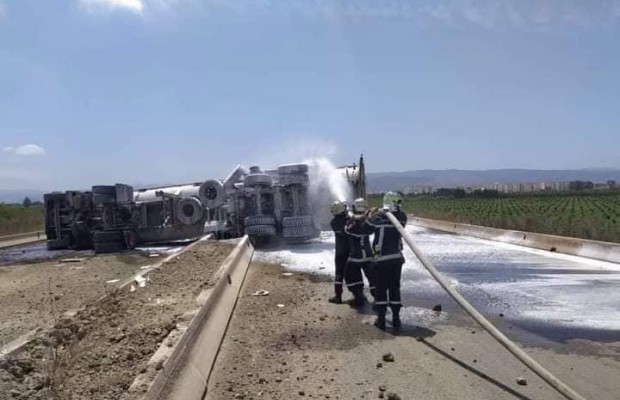 Alger - Renversement d'un camion d'essence au niveau d'un échangeur aux Eucalyptus