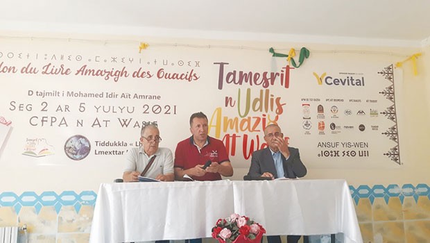 1ER SALON NATIONAL DU LIVRE AMAZIGH DES OUACIFS LE LIVRE VOYAGE DANS LES MONTAGNES