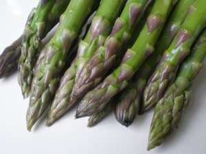 Iskerci / asekoum (fr = Asperge, ar = هليون, eng = Asparagus)