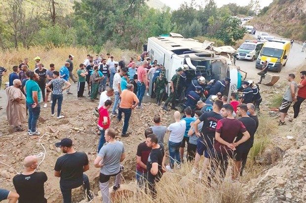 BOUZEGUÈNE (TIZI OUZOU) - 2 morts et 27 blessés dans le renversement d’un bus