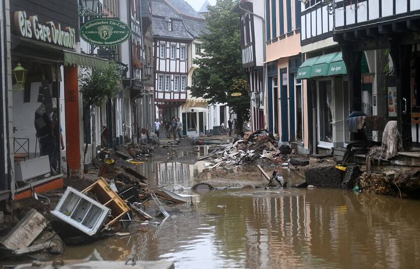 Planète - Inondations en Europe: «Les catastrophes naturelles vont devenir de plus en plus violentes avec le dérèglement climatique»