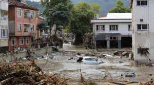 Planète (Europe/Asie) - Turquie: Le bilan des inondations, dans le nord du pays, grimpe à neuf morts