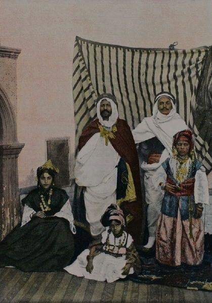 أصول بعض أسماء العائلات الجزائرية