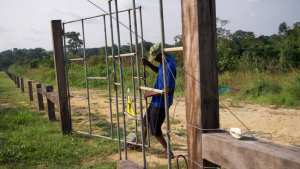 Planète (Afrique) - Au Gabon, protéger les éléphants mais aussi les villageois