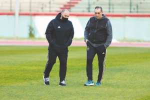Blida - STADE MUSTAPHA-TCHAKER: Belmadi pas du tout satisfait de l’état de la pelouse