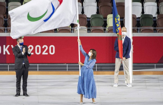 Planète - Jeux Olympiques 2024: Tokyo transmet le drapeau à Paris