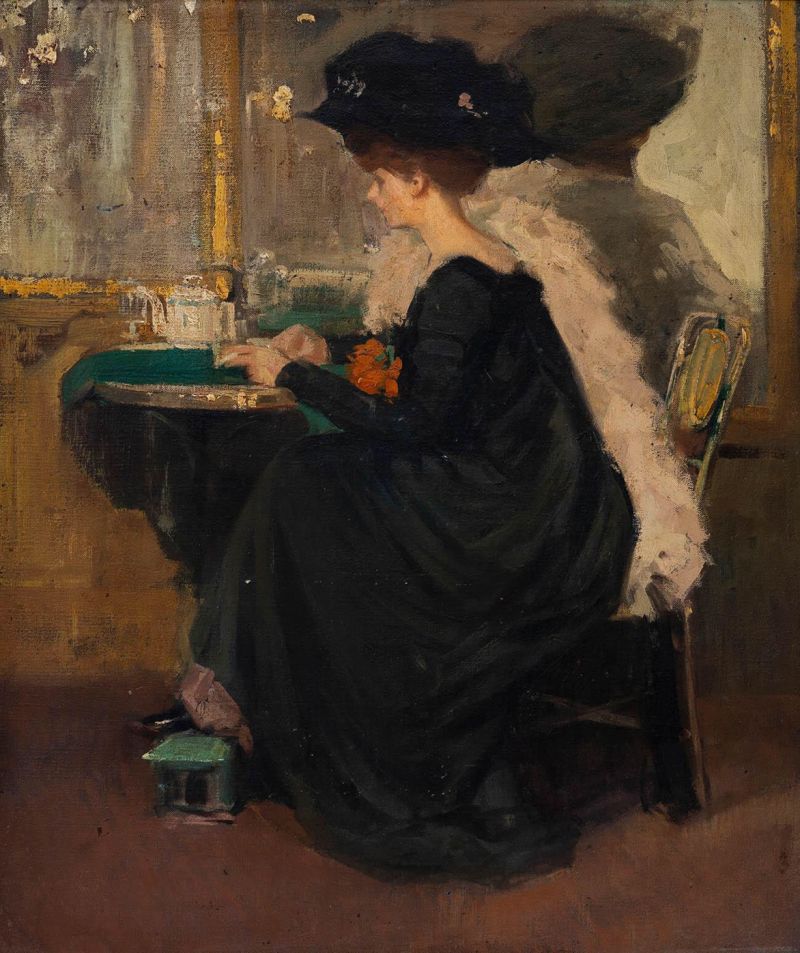 « Dame à l’intérieur du café. »