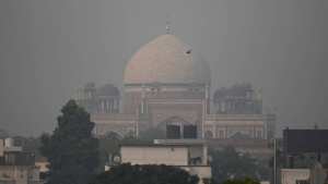 Planète (Inde/Asie) - Pollution: New Delhi ferme ses écoles et envisage un confinement
