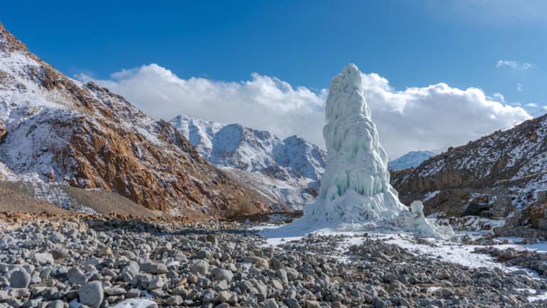 Planète (Amérique du Sud) - Au Chili, des chercheurs veulent fabriquer des glaciers artificiels en faisant geler de l'eau