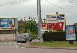 Commune d'Oran - Plus de 510 plaques publicitaires anarchiques démantelées